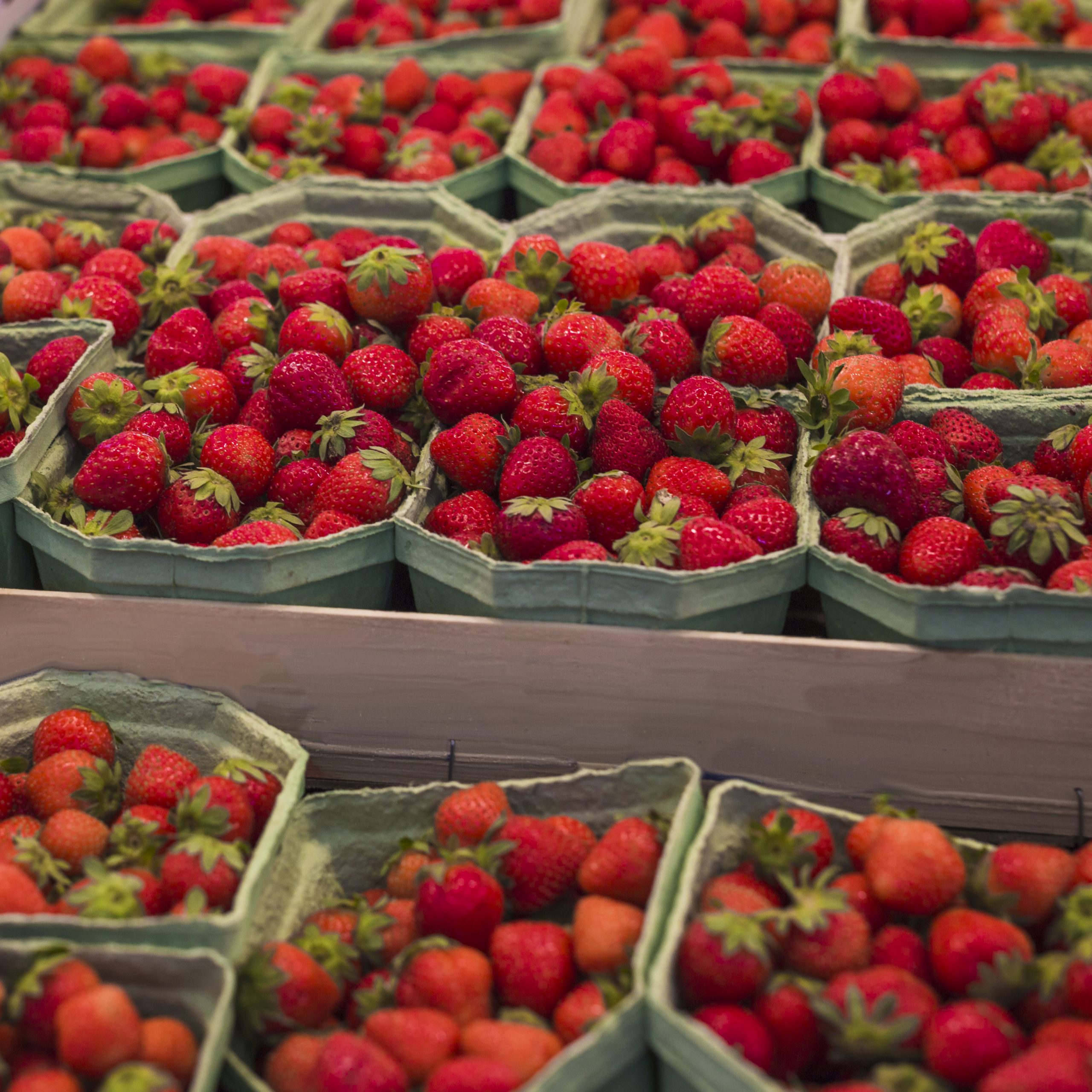 close-up-ripe-strawberries-display-case